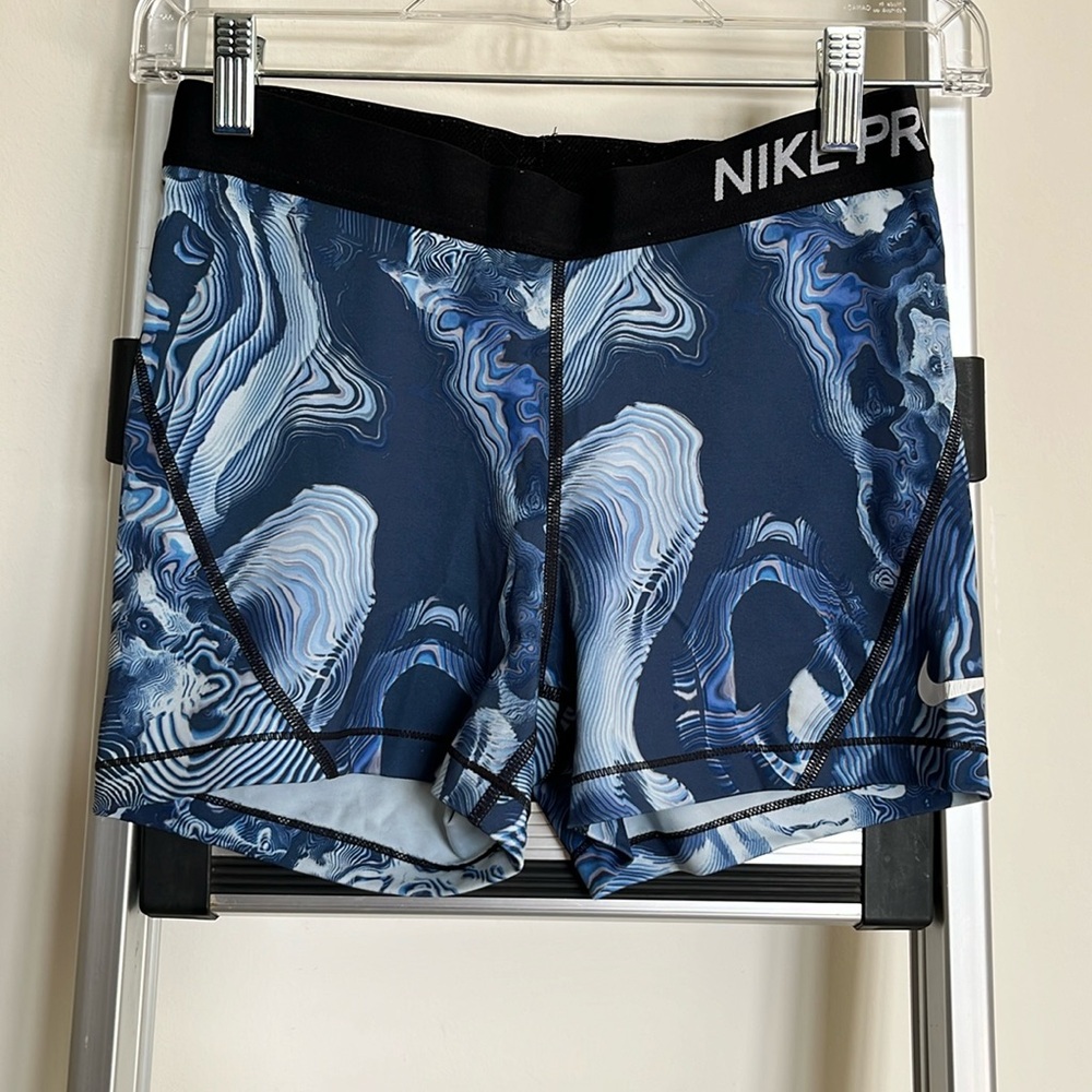 Nike PRO dri-fit short - girls medium - Picture 1 of 4